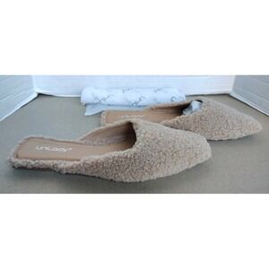 Fashion Nova Tavla Sherpa Flats Women's Size 7 Faux Fur Casual Slip On Mules